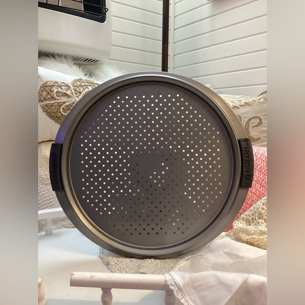 Anolon Pizza Pan